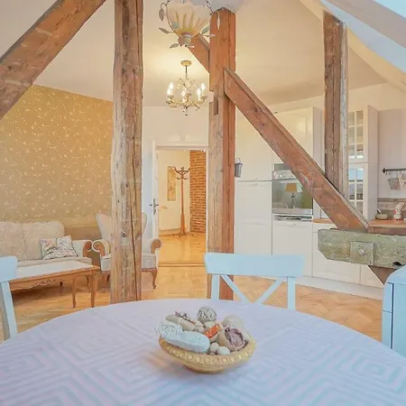 Апартаменти Cn2i Luxury Accommodation/pictor Pop Брашов